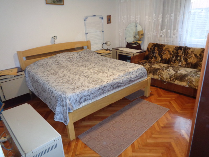 Nekretnine - Stanovi i apartmani - Izdajem stan
