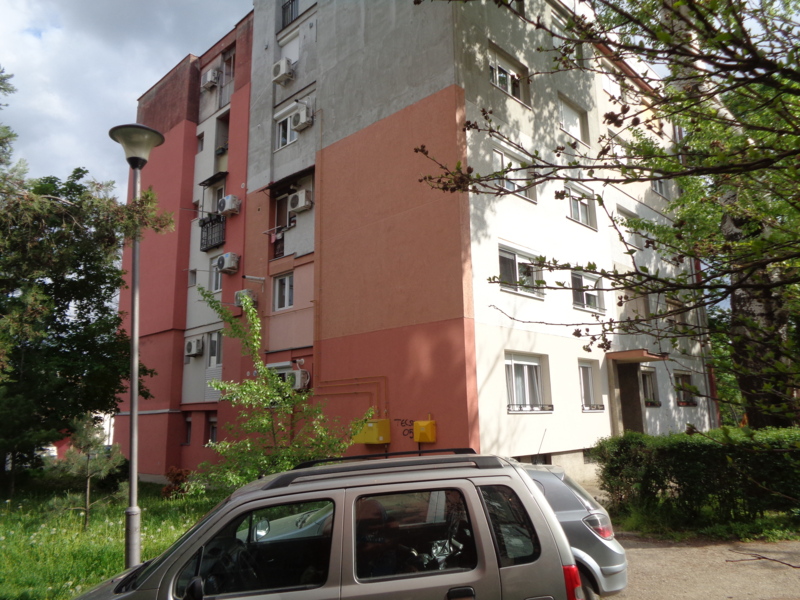 Nekretnine - Stanovi i apartmani - Izdajem stan
