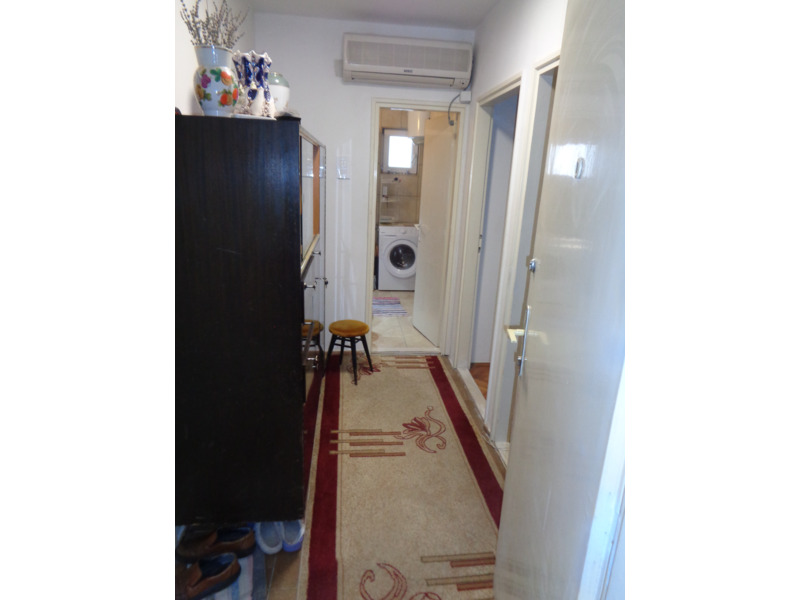 Nekretnine - Stanovi i apartmani - Izdajem stan