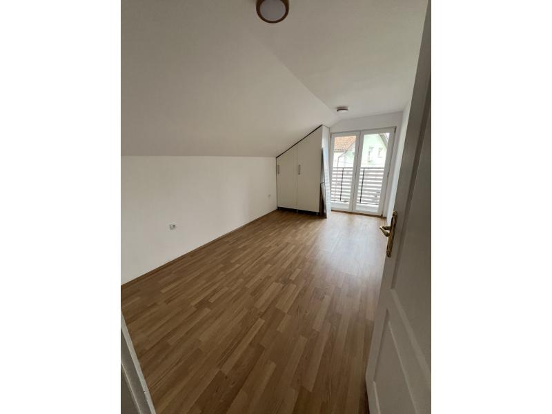 Некретнине - Куће - КУЋА У СРЕМСКОЈ КАМЕНИЦИ, 73м²