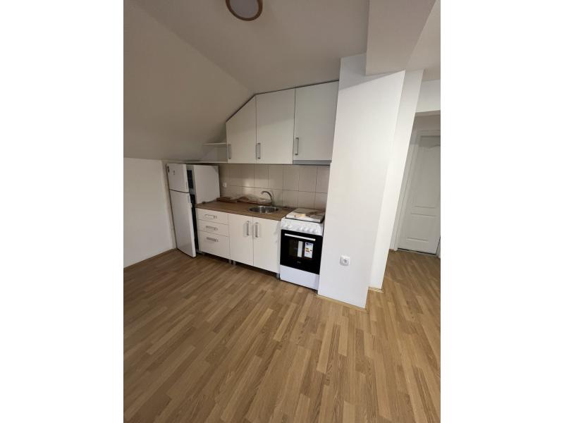 Некретнине - Куће - КУЋА У СРЕМСКОЈ КАМЕНИЦИ, 73м²