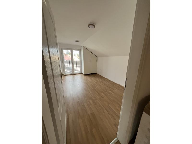 Некретнине - Куће - КУЋА У СРЕМСКОЈ КАМЕНИЦИ, 73м²