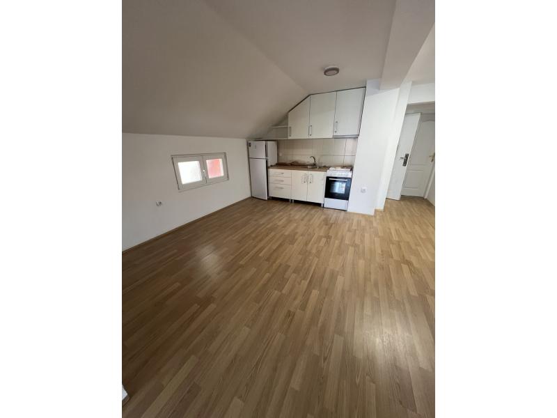 Некретнине - Куће - КУЋА У СРЕМСКОЈ КАМЕНИЦИ, 73м²