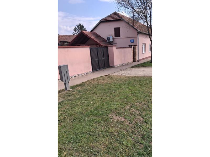 Nekretnine - Kuće, vikendice i vile - Kuća u Bačkoj Topoli, Srbija, 70 m²