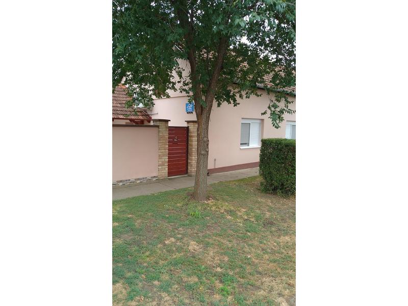 Nekretnine - Kuće, vikendice i vile - Kuća u Bačkoj Topoli, Srbija, 70 m²